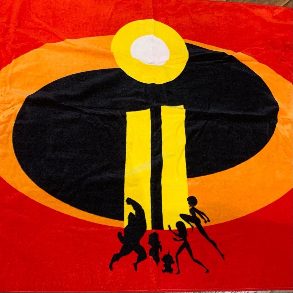 Disney Incredibles 2 Emblem and Character Silhouette Beach Towel 40” x 70”